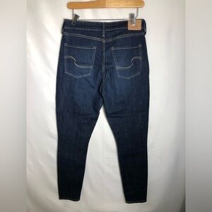 Women’s Levis Signature High Rise Skinny Jeans. Size 10.